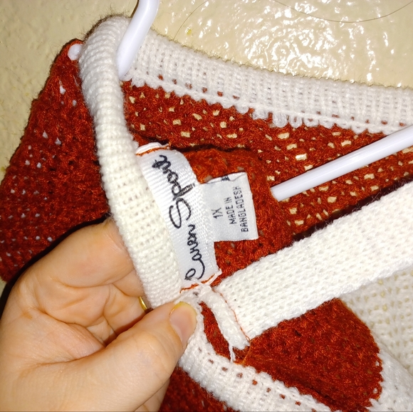 Sold Burgundy and red knit sweater - Picture 4 of 4